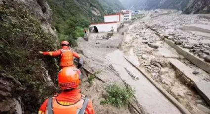Tragedia en China: Derrumbe deja 47 personas atrapadas y obliga la evacuación de más de 500