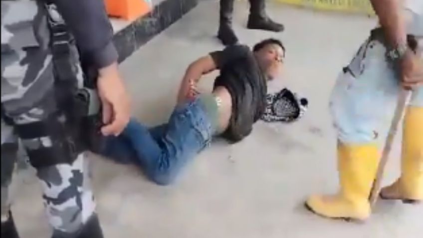 VIDEO: Padre golpea con tabla a joven tras enterarse que había robado en Ecuador