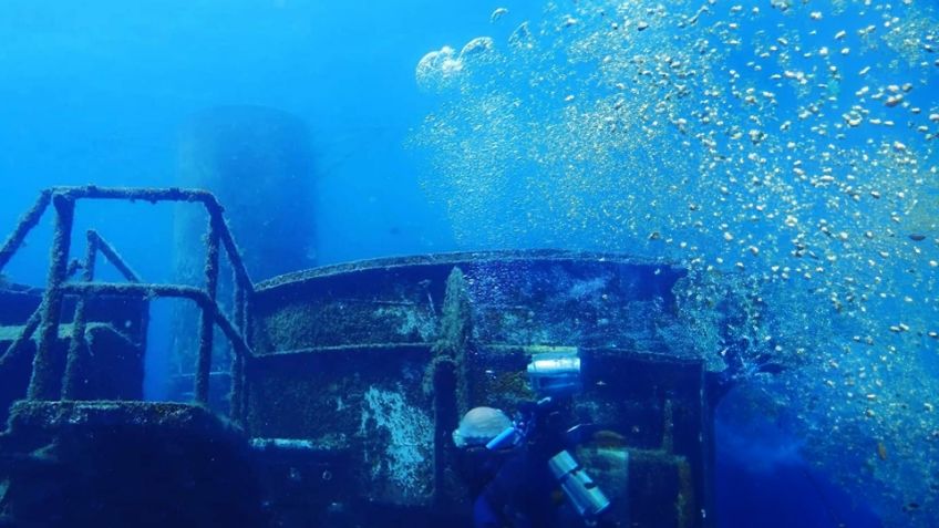 Contemplan hundimiento de dos barcos en San Carlos; van por red de arrecifes artificiales