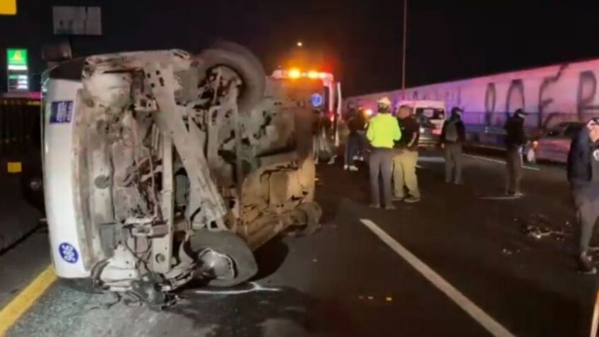 Fuerte accidente: Se registra volcadura en una combi en la autopista México-Pachuca