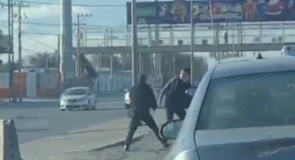 VIDEO: Conductores estallan e inician violenta pelea en calles de Nuevo León