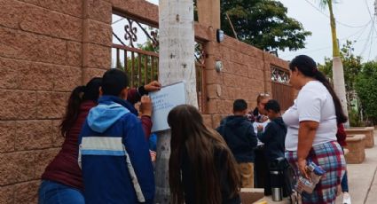 Ciudad Obregón: Padres compensan falta de clases en la escuela 'Esteban Teros Careaga'