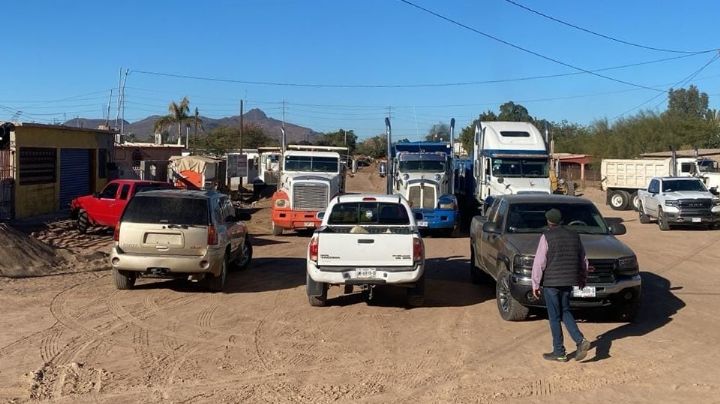 Transportistas bloquean obras públicas en Empalme; denuncian "agandalle" de la CTM
