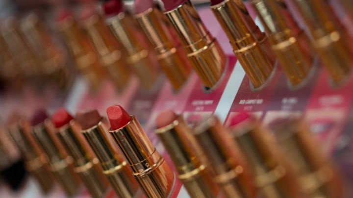 No uses estos tonos en labial; ocasionan que tus dientes luzcan amarillentos