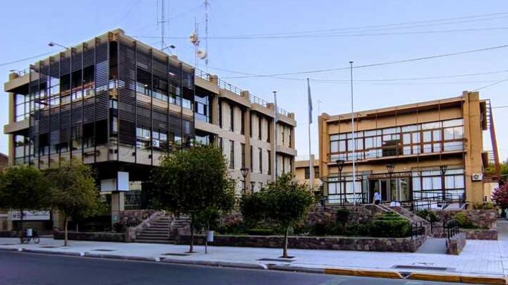 Empleado estalla y patea a su jefe en Argentina; se enteró que lo despidieron