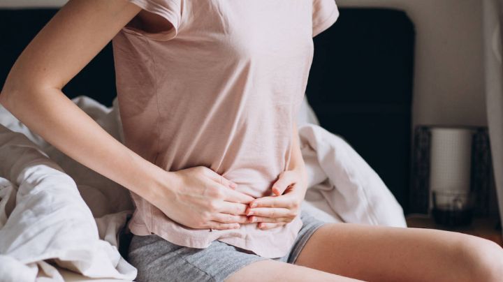 2 bebidas que debes evitar por la mañana; favorecerían la hinchazón y flatulencias