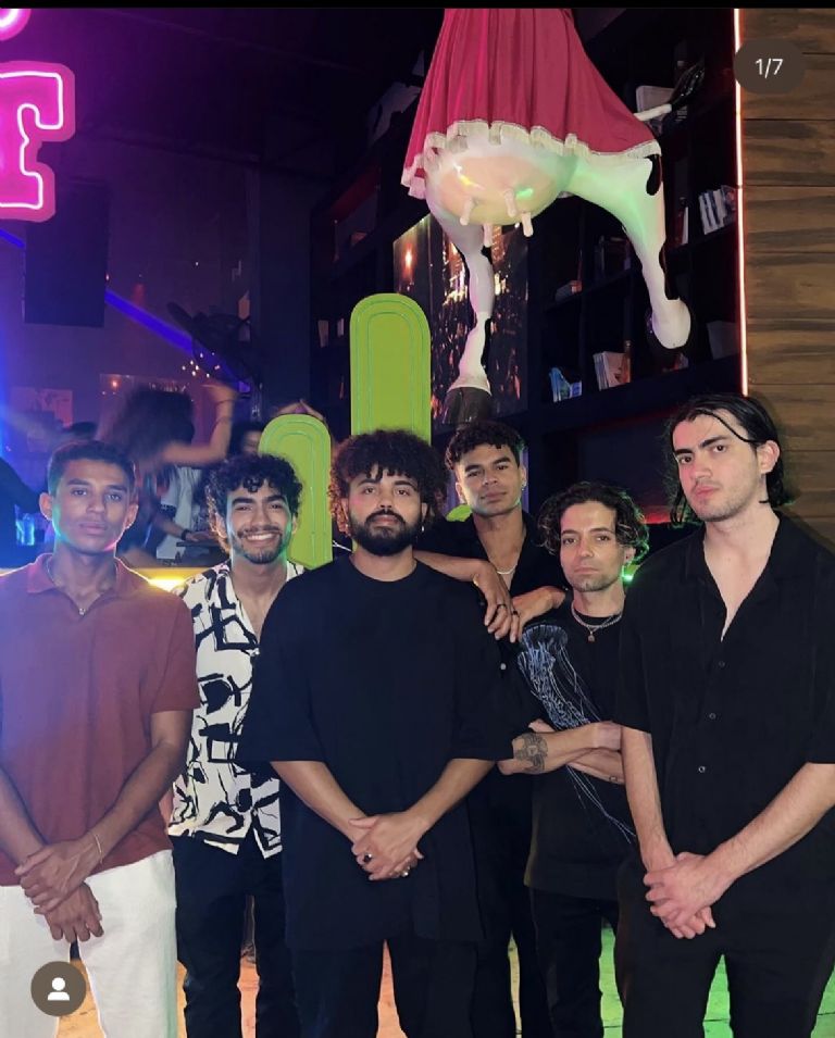 Bigi Jackson, amigos y primos