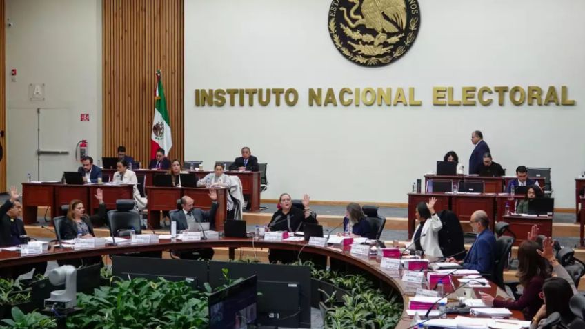 INE autoriza bono de más de 500 mil pesos a consejeros por exceso de trabajo