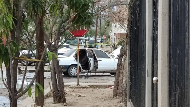 Muere persona dentro de su vehículo