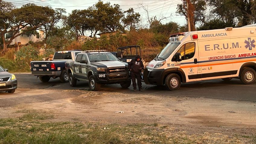 Con huellas de tortura y un narcomensaje, abandonan cadáver en Tepoztlán, Morelos