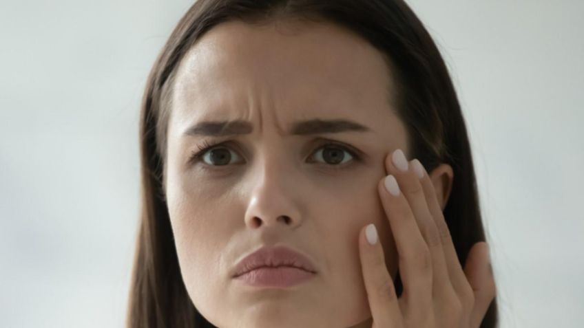 5 ejercicios faciales que puedes hacer para reducir las arrugas de la frente en 1 semana
