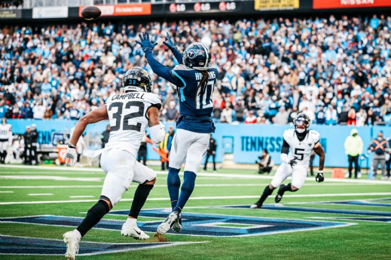 Tennesse derrota a Jaguars y ayuda en clasificación de Pittsburgh y Buffalo a postemporada