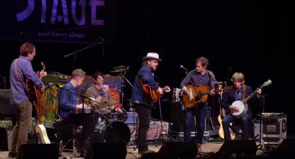 Wilco rinde homenaje a David Bowie con una electrizante Interpretación en vivo de 'Space Oddity'