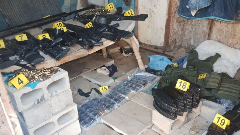 Decomisan arsenal en el Golfo de Santa Clara