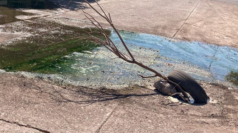 Calles en mal estado y drenajes colapsados prevalecen en la colonia Tepeyac