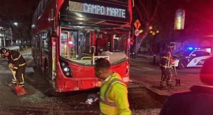 Mujer se pasa un alto y choca contra unidad del Metrobús de la Línea 7 en la GAM