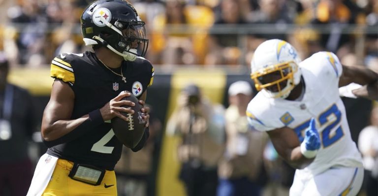 Fields ha estado al frente de la ofensiva, hasta ahora