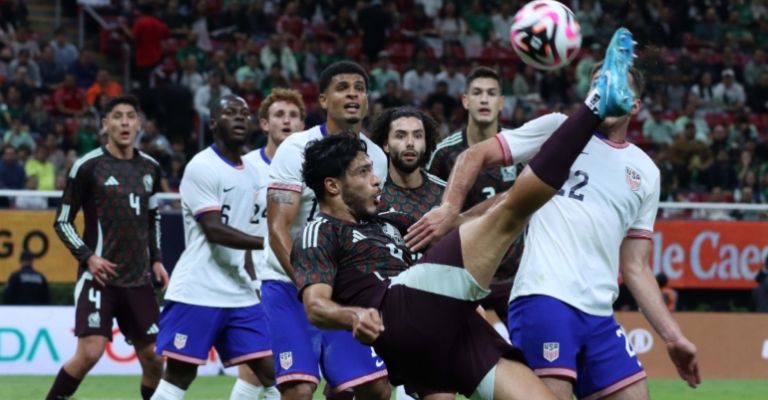 Jiménez se lució en la victoria del Tri