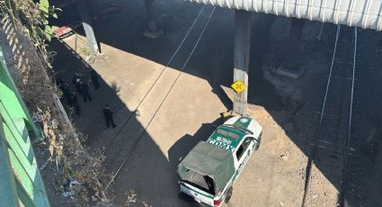 FOTOS: Hombre se arroja de puente vehicular a un costado del Suburbano Fortuna