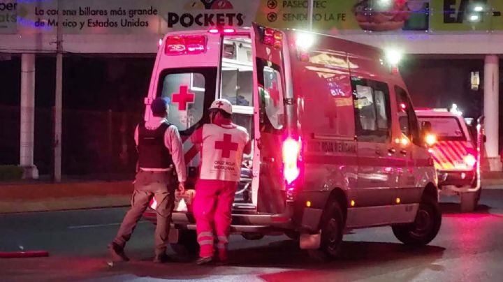 Fuerte accidente: A tempranas horas, mujer atropella a joven en calle de Monterrey