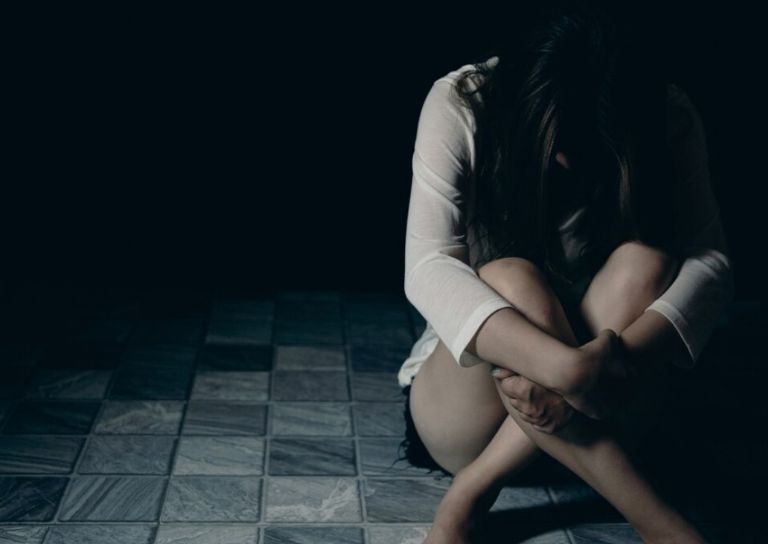 Detienen a profesor por abusar de  una menor