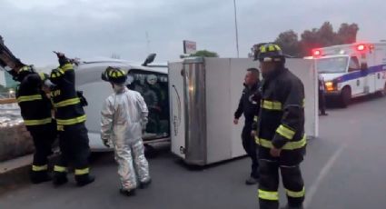 Caos en Circuito Interior: Camioneta queda suspendida de puente hacia el aeropuerto