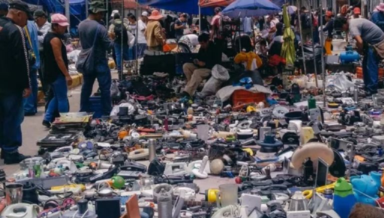 Mujer muere al caer en coladera. Imagen ilustrativa