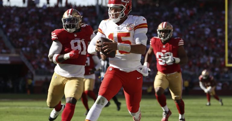 Mahomes tuvo varios acarreos de mucho yardaje