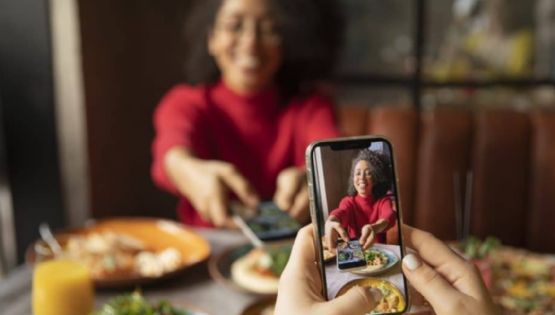 España: Influencer pide comer en restaurante; les cobraría 1 mil 74 pesos por 'colaboración'