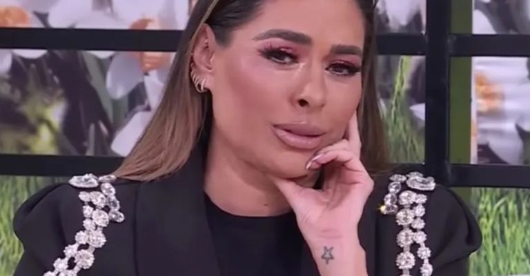 Galilea Montijo pierde el control con señora y le lanza advertencia en pleno aeropuerto