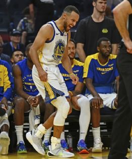 NBA: Stephen Curry se lesiona y estará fuera de acción con los Warriors