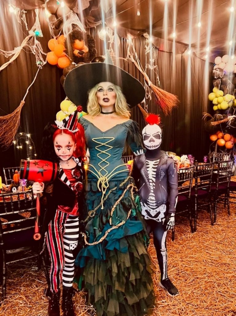 Elizabeth Álvarez y Jorge Salinas celebran Halloween