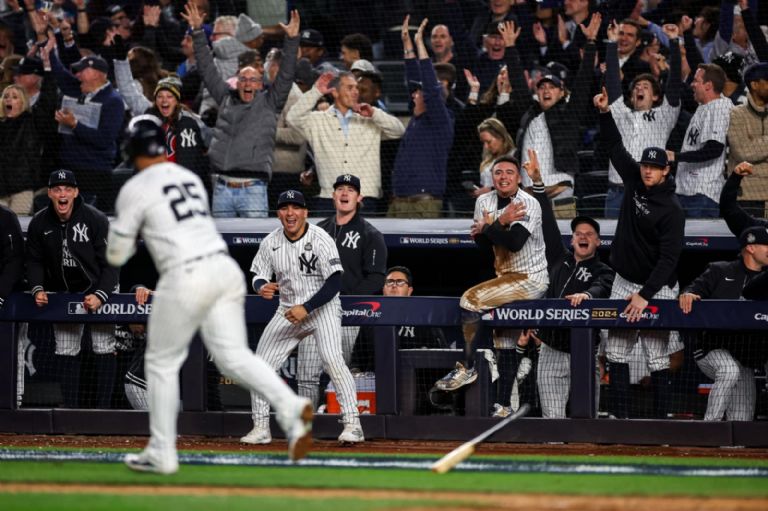 Yankees sorprende a Dodgers en Serie Mundial