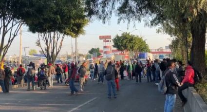 Caos en Avenida Central y Periférico por bloqueo de trabajadores de Ecatepec