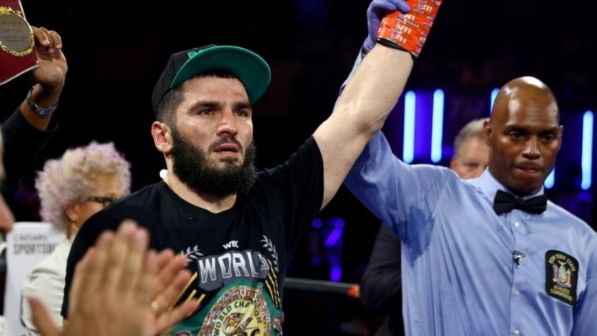 Este boxeador truncaría los deseos de 'Canelo' y buscaría enfrentar a Artur Beterbiev