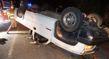 Vuelca auto tras ataque armado y persecución en carretera de Nogales; hay dos heridos