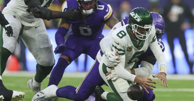Rodgers la pasó mal ante la defensa de Minnesota