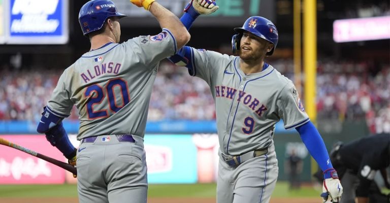 Nimmo celebra su palo de vuelta entera