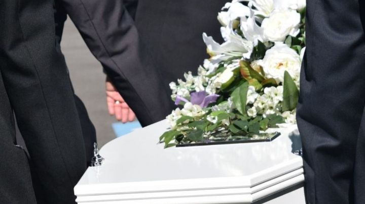 Celebridad mantiene el cuerpo de su hijo en una habitación de su hogar por 2 meses