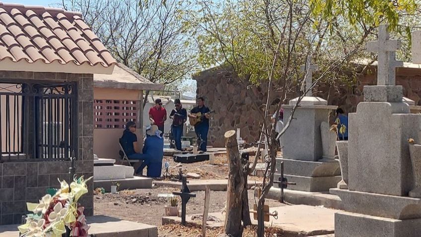 Cajemenses mantienen viva la tradición del Día de Muertos