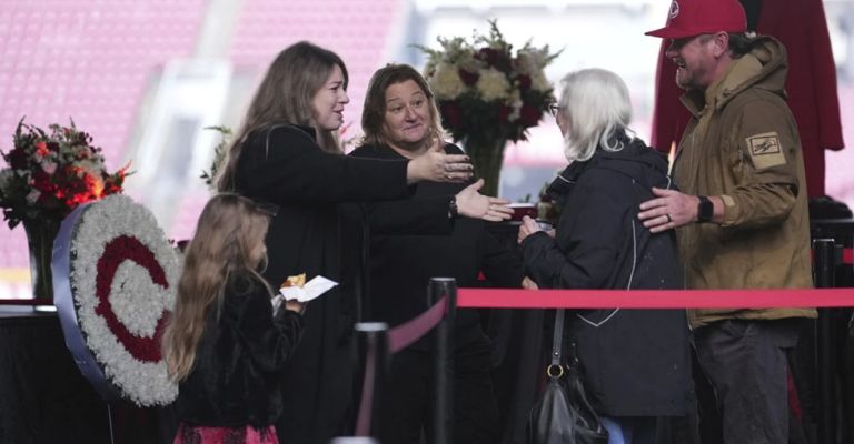 Las hijas de Rose encabezaron la ceremonia