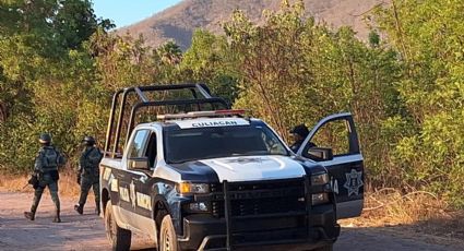 Sicarios abandonan cuerpo envuelto en plástico en la carretera Culiacán-Sanalona