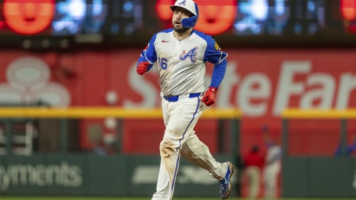 El veterano receptor Travis D'Arnaud acuerda por dos campañas con los Angels