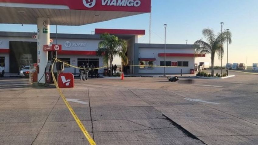 Mañana violenta en Culiacán: De varios balazos, matan a motociclista en una gasolinera