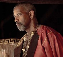 Denzel Washington revela escena eliminada en 'Gladiator II' en la que besa a otro hombre