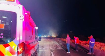 Fatídico accidente en carretera de Sonora deja un vehículo calcinado y varias víctimas