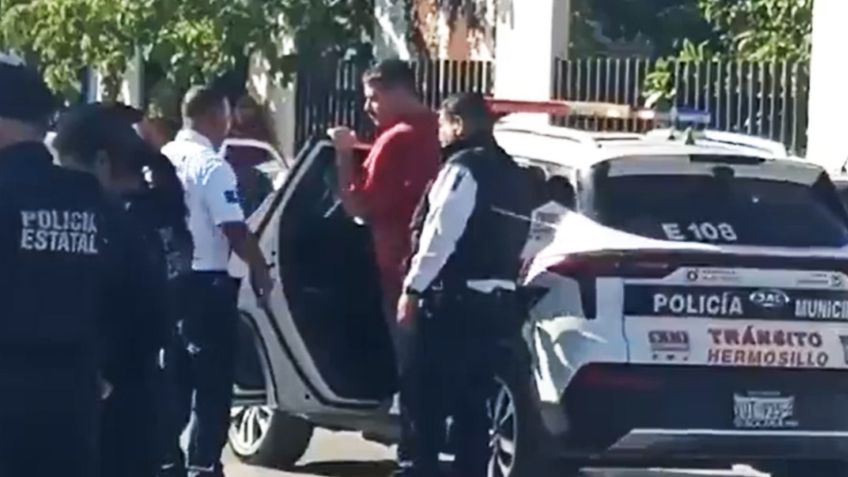 VIDEO: Vinculan a conductor que arrolló a manifestantes frente a primaria de Hermosillo