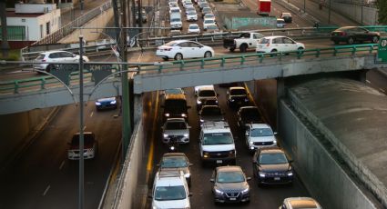 Fuerte accidente en el Viaducto deja dos lesionados; Taxista volcó y los dejó atrapados