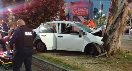 Fatídico accidente: Dos muertos tras brutal choque en Iztapalapa; quedaron en el auto