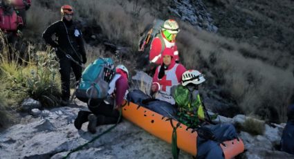 FOTOS: Paramédico se rompe la pierna tras rescatar a persona en el Iztaccíhuatl